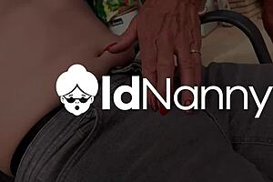 Sam Bourne 与巨乳熟女Megan Milly 快速性爱，对比粗暴温柔