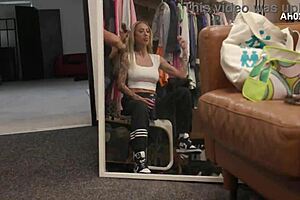 비하인드 더 씬, 앤지 블룸이 거친 애널을 받아