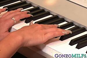 Buxom Milf Licks Young Babe's Shaved Pussy