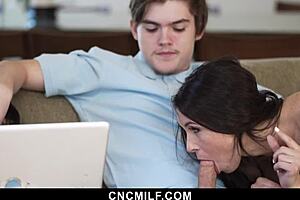 The IT Guy Tyler FIXES The Laptop While FREEUSING The Stepsisters In A Dirty Twist - CNC MILF