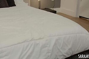 moaning milf sara jay fucks dildo 😍