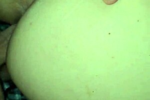 Cumming on her ass 😍