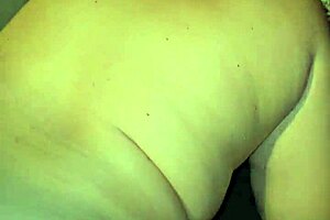 Cumming on her ass 😍