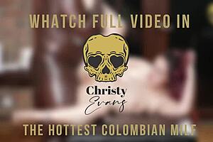 J'ai passé un accord délicieux avec le masseur pour une creampie et qu'il lèche ma chatte latina