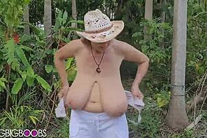 Huge Natural Tits Mature Showcase