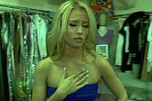 Blonde superstar sophia lynn enjoys playing