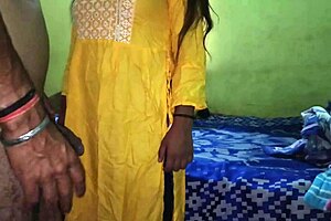 INDIAN HOT BHABI FUCKS WITH DEVER IN DOGGY STYLE, BIG ASS BENT OVER.