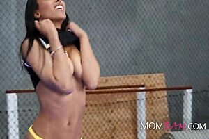 fit ebony milf dunks balls in holes - jayne doh lawson jones