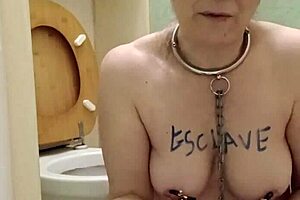 2025 01 15 esclave f autoseance truie humiliee leche wc