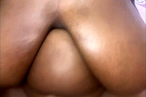 ebony milf shakes her big ass