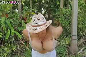 Huge Natural Tits Mature Showcase