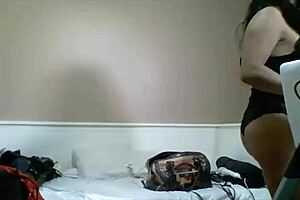 Maxine X vibes her cunt while inserting long anal toys