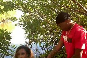 A quickie at the beach with deepthroat.