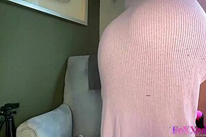 Jenna Foxx Inserts Her Dildo Deeply