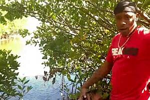 A quickie at the beach with deepthroat.