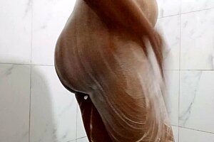 hottest sexy girl pissing and masturbating while bathing 😍