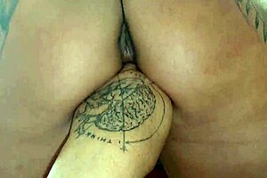 i'm breaking my pussy with this big clit and squirting all over the place