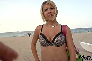 18 year old blonde gets sloppy blowjob and facial