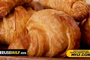 cassie runs freeuse coffee shop with sloppy blowjobs