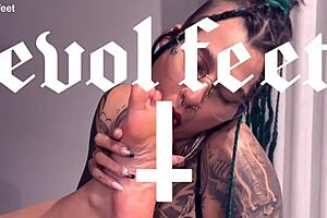 Toe Sucking Craving Gets Too Intense!