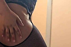 Mature Woman Visits With Big Ass For Squirting Fun