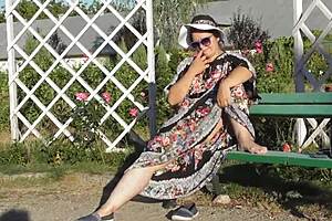 HAIRY MATURE FLASHING IN THE PARK