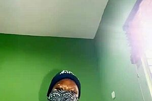 She was horny, decided to play with her pussy 😏