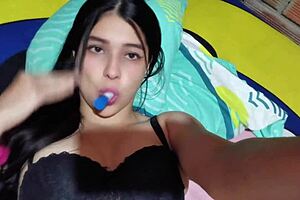 Actriz porno Yuliethgomez shares her real homemade stuff 😍