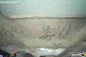 slimthick vic in reverse bus action! 🔥