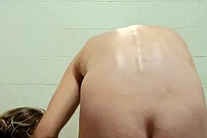 Sandra's intense deepthroat cumshot