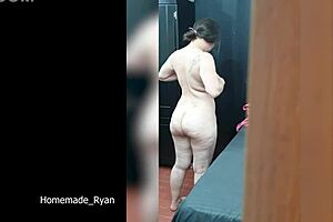 Wow espío a esta perra y termina cabalgando en mi verga