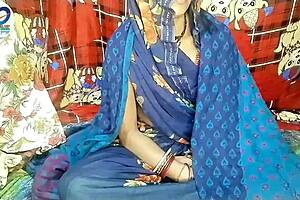 why is desi rashi aunty fingering under her saree?