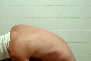 Sandra's intense deepthroat cumshot