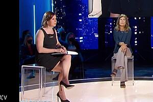 Bianca Super Sexy Mature Lady Shows Her Legs