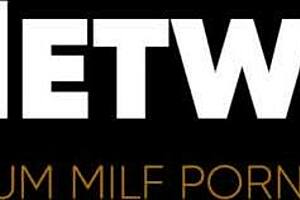 Luna Provokes Stepmom Lolly with Boyfriend Jerk-Off!