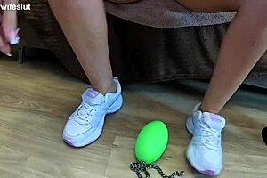 Crazywifeslut Uses Huge Cat Dildo For Anal Workout