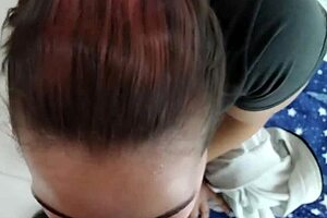 Hermosa latina with mature tits gives deepthroat blowjobs during visits.