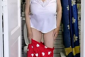 Granny Mariaold spends the day with toilet peeping followed by evening joi fun