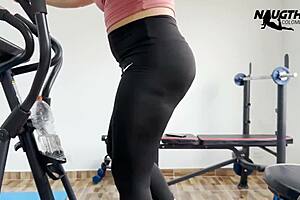 He sneaks into the gym to masturbate while chatting with his secret lover.