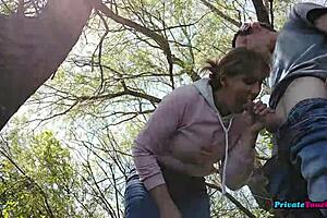 每个年轻小伙都想森林户外激情干熟女