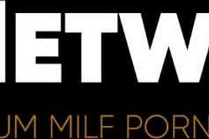 ジャスミン・ジェイが女装夫とパイズリ＆騎乗位トランス