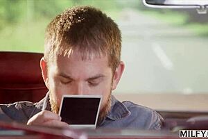 דייזי פואנטס רוכבת על זין ענק בספונינג, בעל צופה קום על שדיים