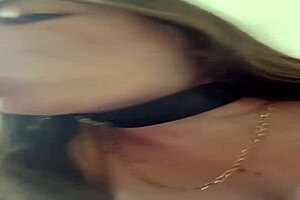 Cavalona branquinha with her pink pussy ready.