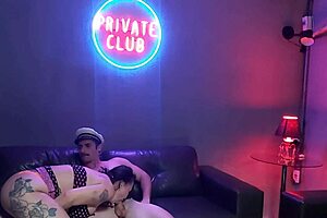 Pov action with capit�o pi�a and dinnigata transando on the casa de swing sofa!