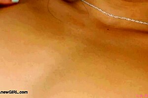 Stunning Latina beauty reveals her sexy body!