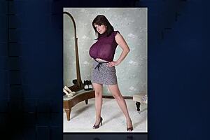 Huge boobs on that bbw chubby milf slut.