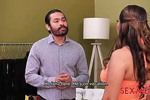 Sexmex护士装西尔维亚·桑特斯大奶熟女屁眼狂干