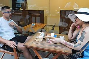 lo vi en un bar sentado y me lo traje a casa para darle flor de cojida, no?