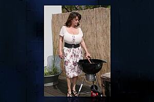 Huge boobs on that bbw chubby milf slut.