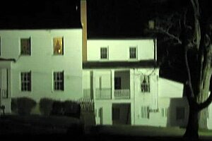 Three milfs in a lesbian strapon threesome in the bathroom 😏